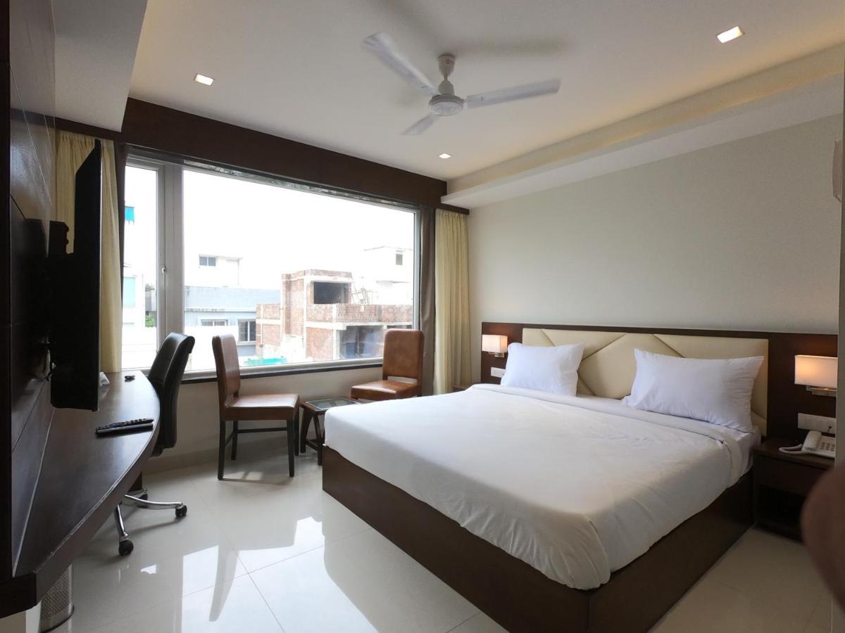 Hotel The Bellevue Indore Luaran gambar
