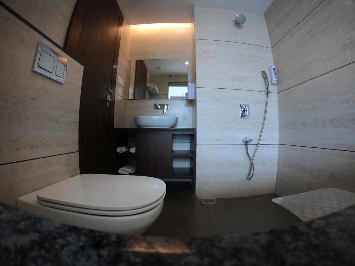 Hotel The Bellevue Indore Luaran gambar